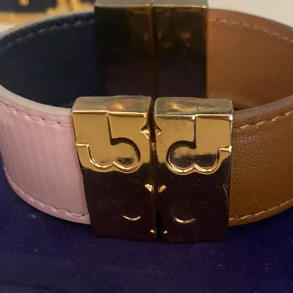 RARE!!!! REVERSIBLE TORY BURCH STATMENT PEICE PRISTINE CONDITION 🩷🤎🩷🤎 - Picture 2 of 2